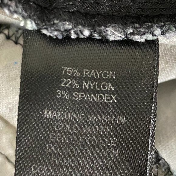 CAROLINA BELLE Blue & Green Geometric Print Cropped Trousers - Picture 9 of 10